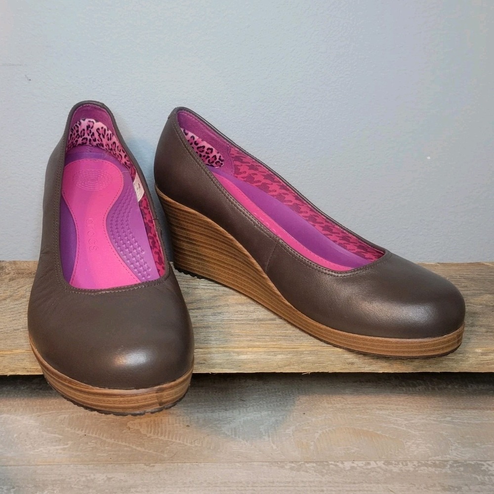 Crocs A-Leigh Womens Closed Toe Leather Wedge Sz 9 Brown Faux Leather Heel